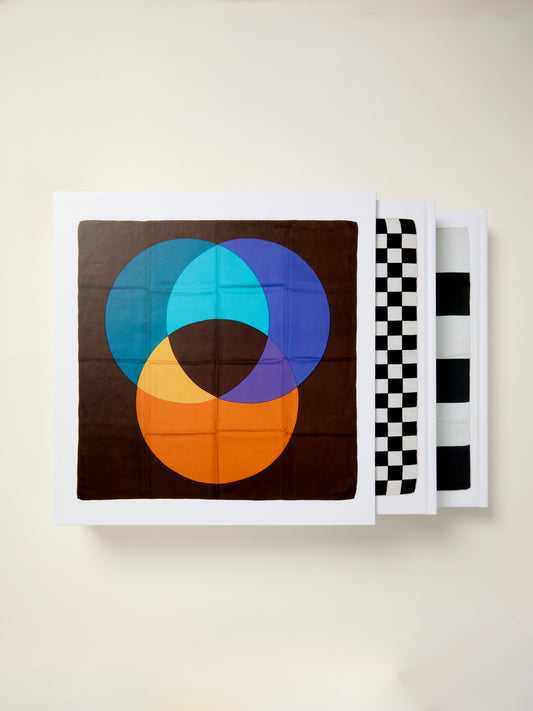 Carré: A Vintage Scarf Collection