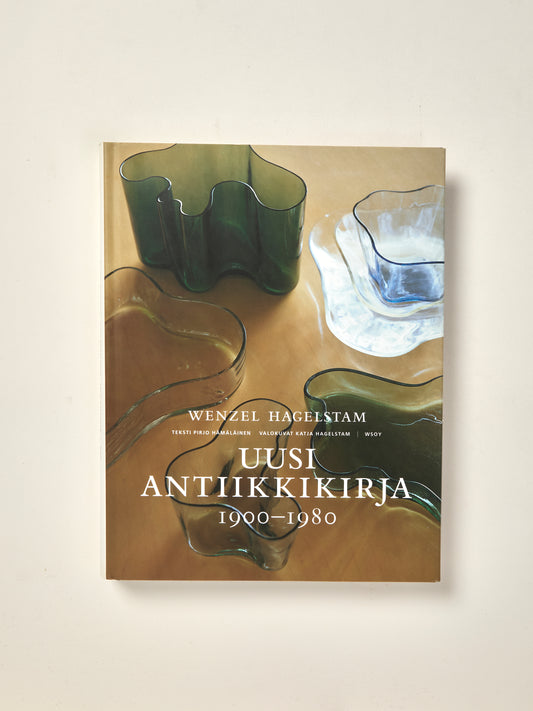 Uusi Antiikkikirja 1900-1980 (New Antiques Book 1900-1980)