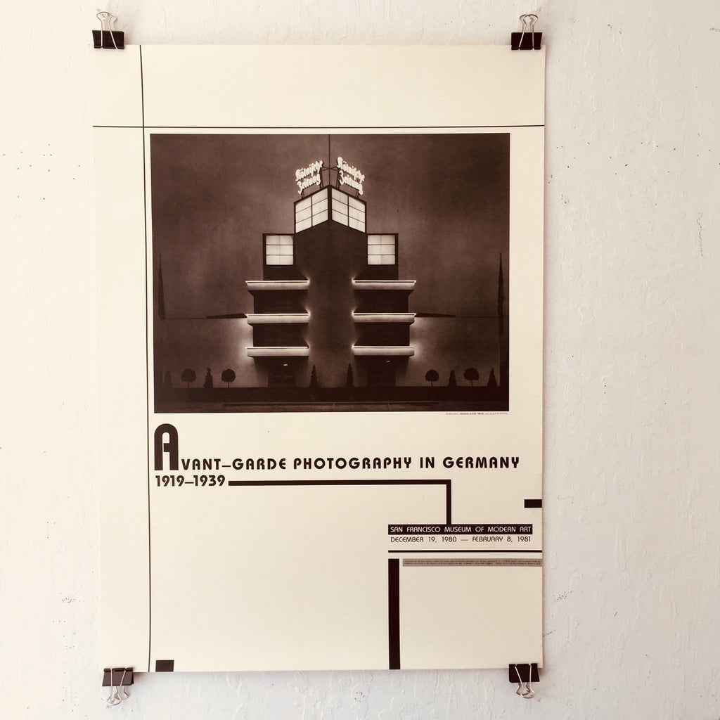 Avant-Garde Photographe In Germany 1919-1939 (Poster)